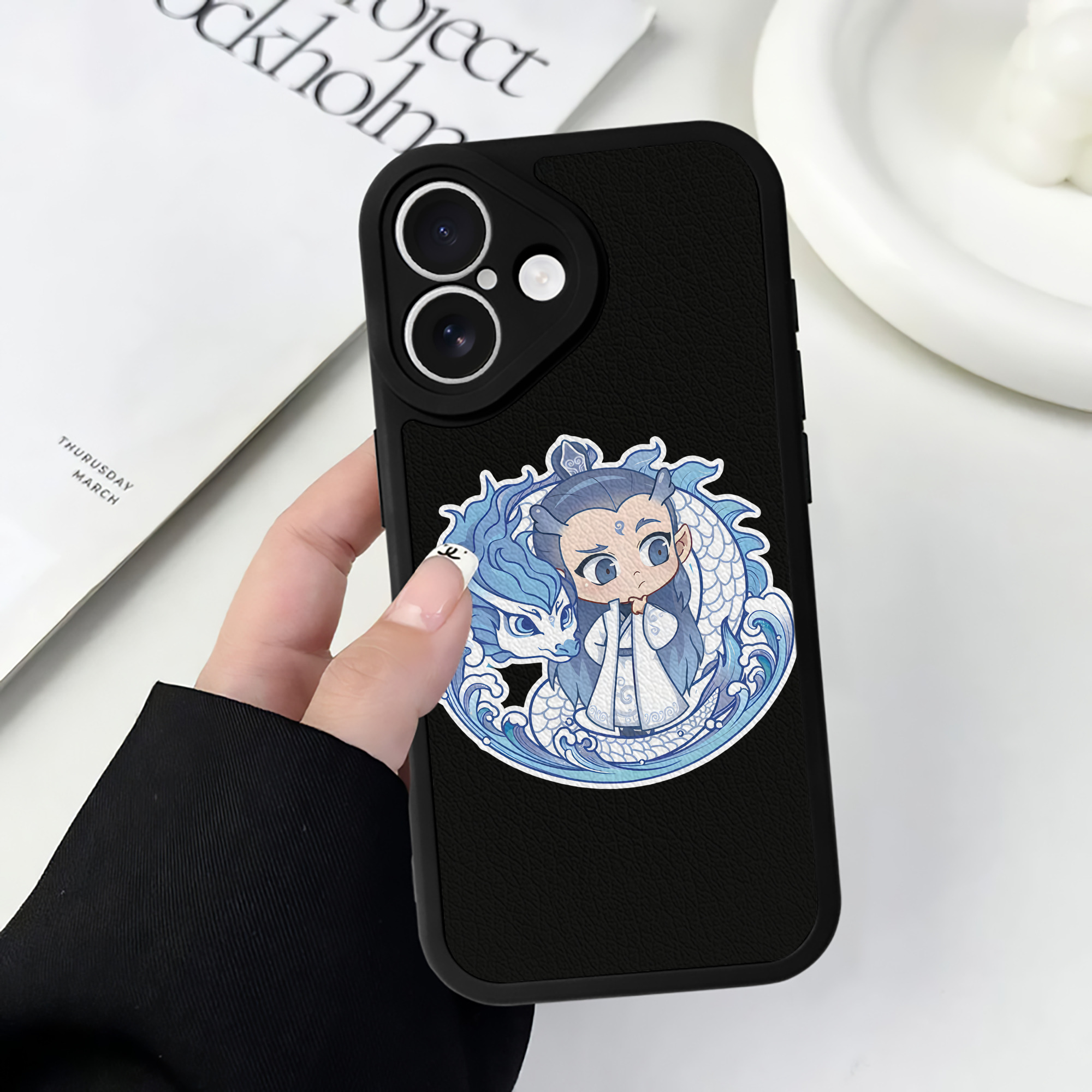 （画像用） Ne Zha 2 ナタ 魔童の大暴れ 【iPhone 16シリーズ対応】シリコンスマホケース（レザー調） 材質：シリコン